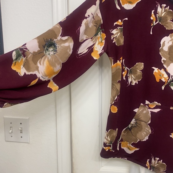 Andree by Unit top sz S, cowl-neck, wine floral - Picture 4 of 5